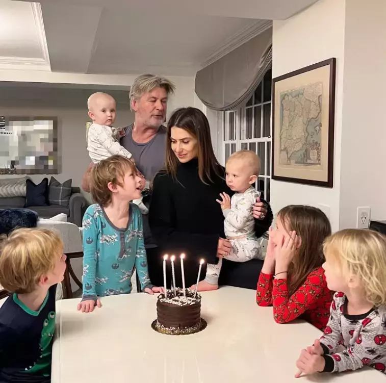 sotia-lui-alec-baldwin-insarcinata-al-saptelea-copil-4