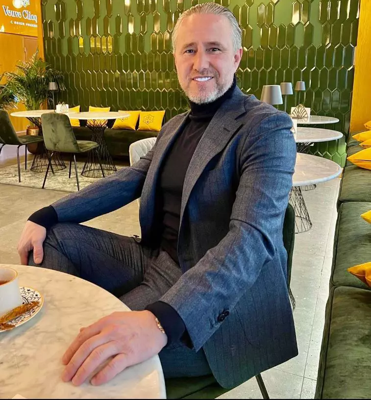 2022-07-12-14_05_38-Reghecampf-Laurentiu-@r.laurentiu-•-Instagram-photos-and-videos