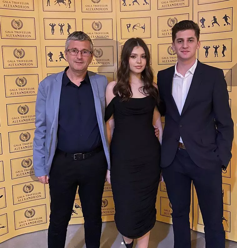 Elena-Chiriac-tata-frate