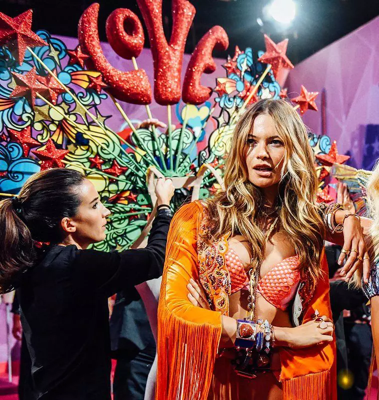 Behati Prinsloo va lipsi anul acesta din prezentarea Victoria's Secret
