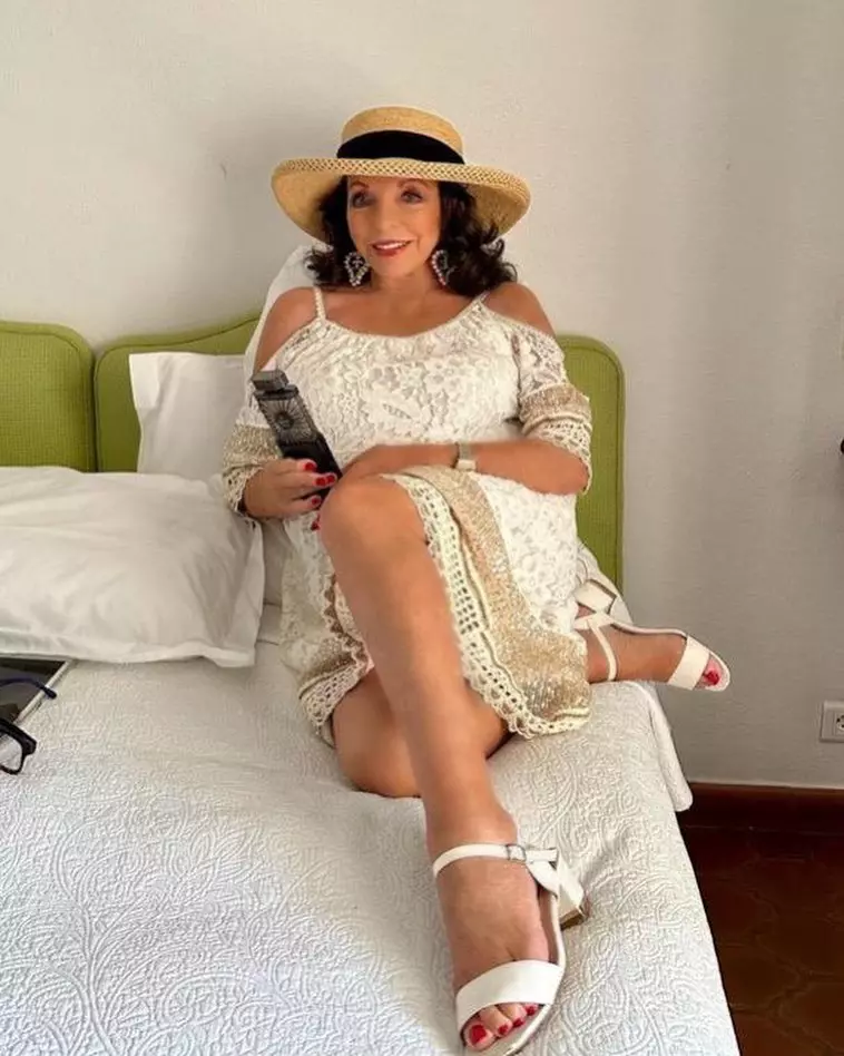 joan collins 43
