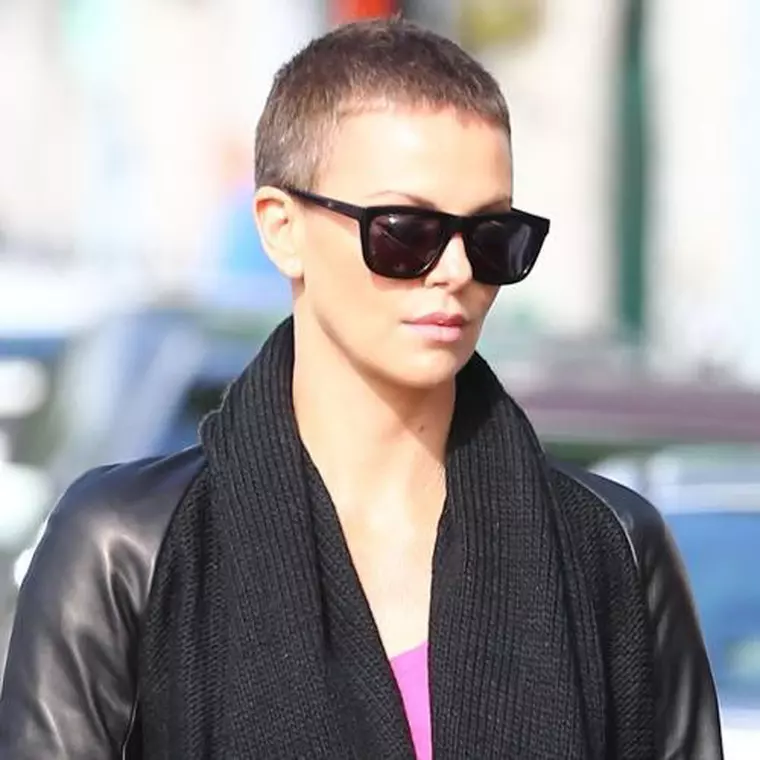 charlize_theron_0_01_bd73739360