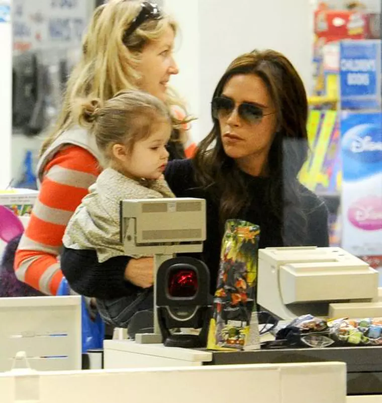 EXC - VICTORIA BECKHAM AND FAMILY AT TOYS R US!