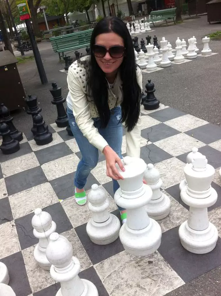 Ellie White Geneva 1