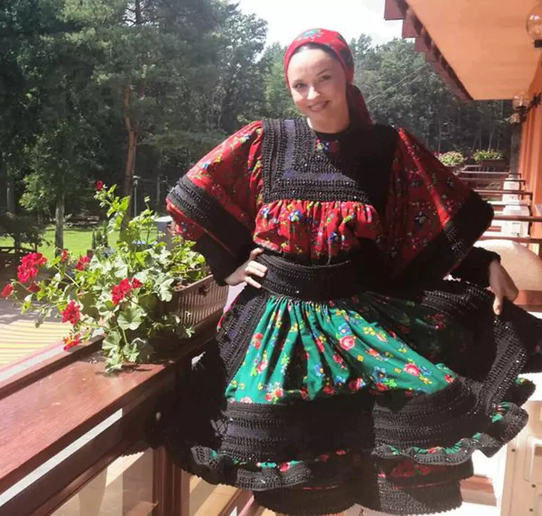 Andreea Marin costum popular