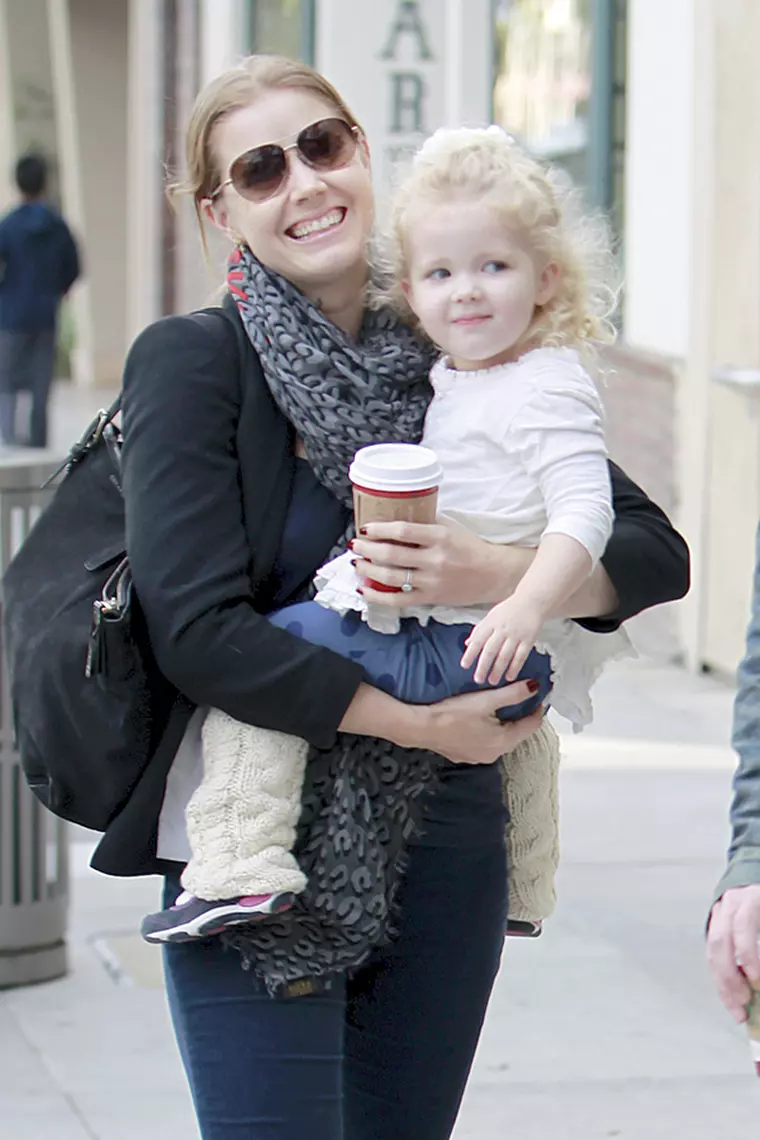 Amy Adams And Family Enjoy Lunch In Beverly Hills