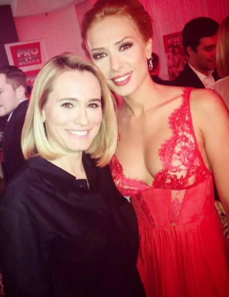 v_andreea_esca_a0cf826f99