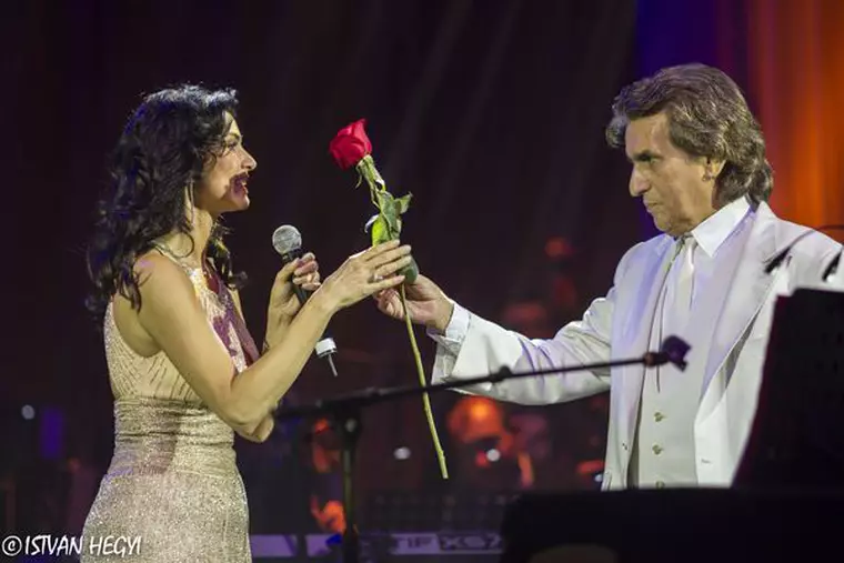 Ramona Badescu si Toto Cutugno pe scena Salii Palatului