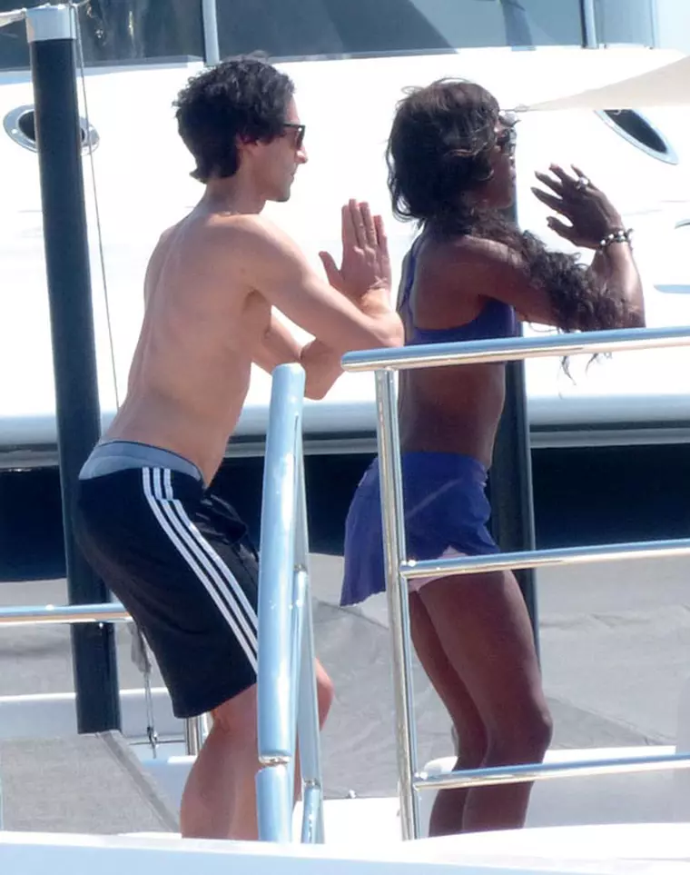ADRIEN BRODY AND NAOMI CAMPBELL ENJOY YOGA TIME DURING IBIZA BOAT DAY