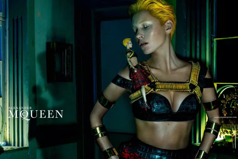 Kate Moss pentru Alexander McQueen