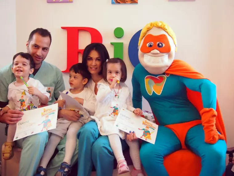 Medicul stomatolog Belal Nijim, Nicoleta Luciu, gemenii si mascota Nazarino