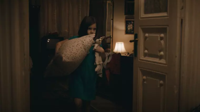 Trece si prin perete1