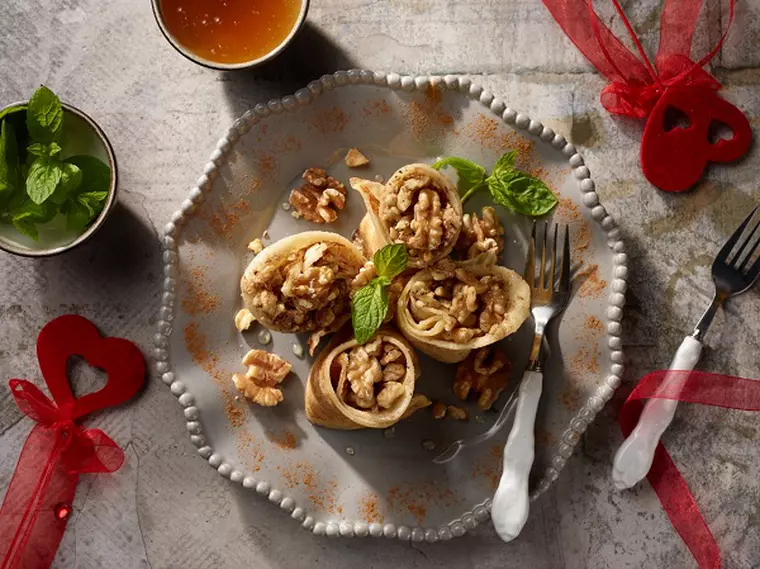 clatite-cu-nici-si-miere1