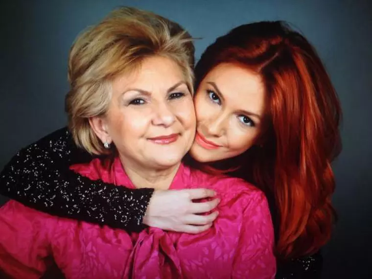 Adela Popescu si mama ei