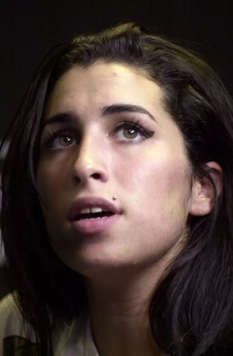 Amy Winehouse performing at an intimate concert at Sheffields Hallam FM Local Radio Station - 14 October 2004 FAMOUS  PICTURES AND FEATURES AGENCY  13 Harwood Road, London SW6 4QP, United Kingdom tel +44 (0) 20 7731 9333  fax +44 (0) 20 7731 9330  e-mail info@famous.uk.com  www.famous.uk.com  FAM13747