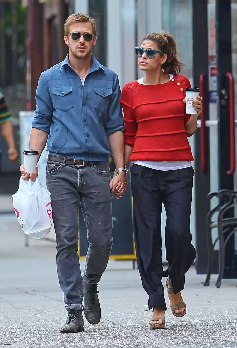 9070153 Couple Ryan Gosling and Eva Mendes hold hands after grabbing lunch in New York City, New York on May 10, 2012. FameFlynet, Inc. - Santa Monica, CA, USA - +1 (818) 307-4813