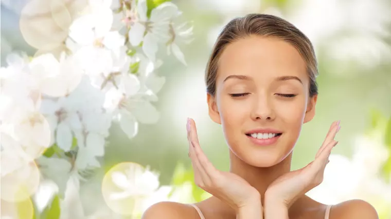 5 beneficii ale produselor de îngrijirea tenului pe bază de alge marine