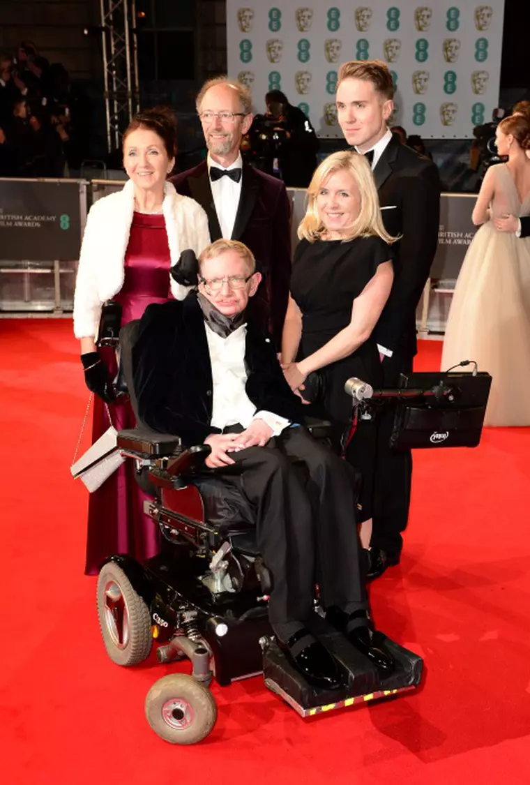 Cum arată cei trei copii ai lui Stephen Hawking