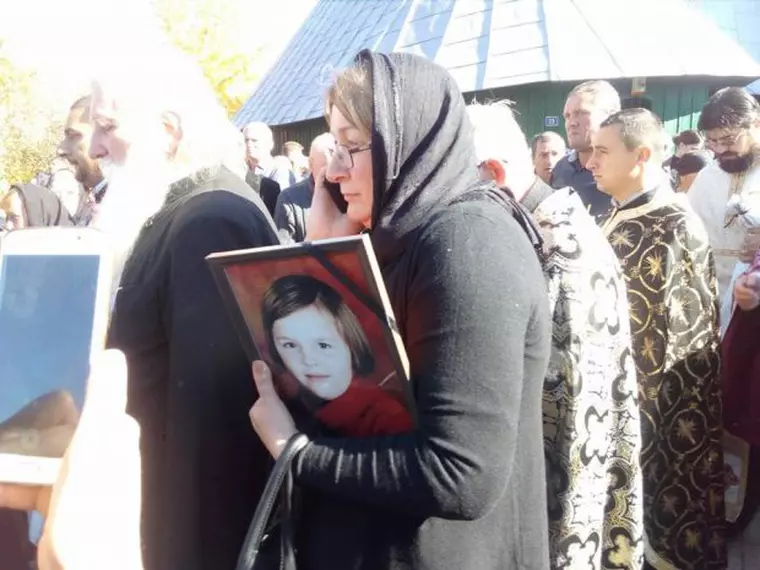 Preotul Petru Gavril a fost înmormântat. Ce a cerut fiica lui de 9 ani în ziua înmormântării