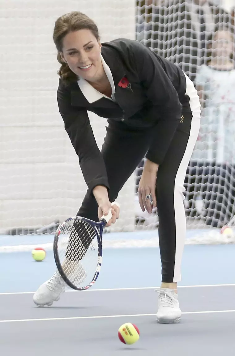 Kate Middleton joaca tenis