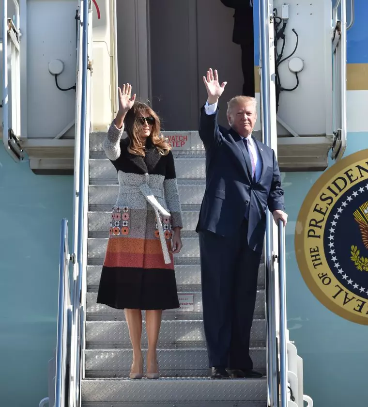 Melania și Donald Trump, la sosirea în Japonia