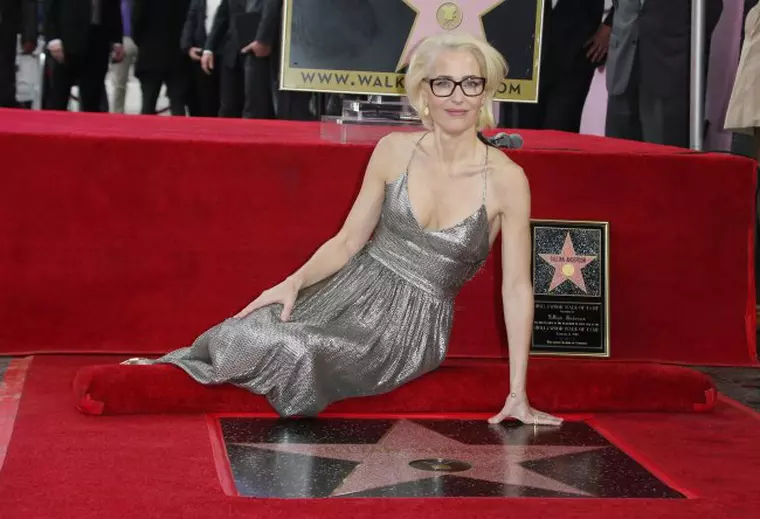 Gillian Anderson, Aleea Celebritaílor