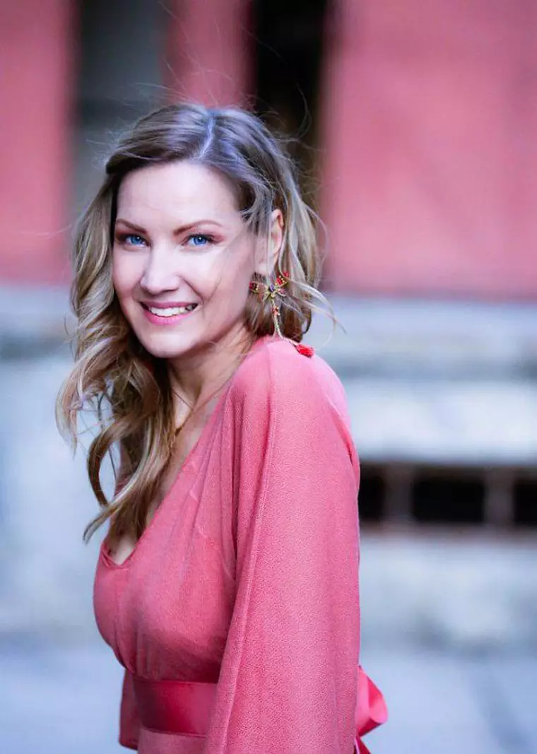MELANIA MEDELEANU: „A dărui nu se face cu măsură”