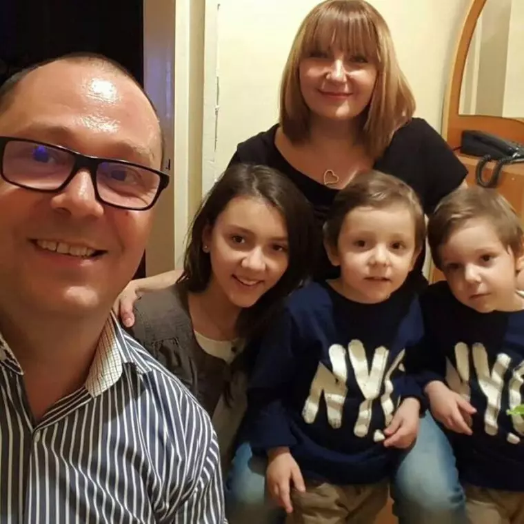 Ovidiu Oanta alaturi de sotia si copiii sai