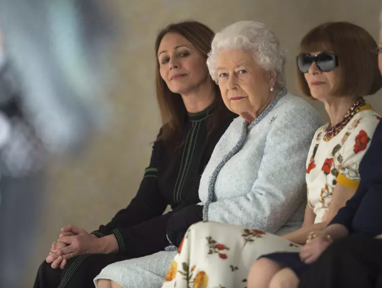 Regina Elizabeta si Anna Wintour saptamana modei londra