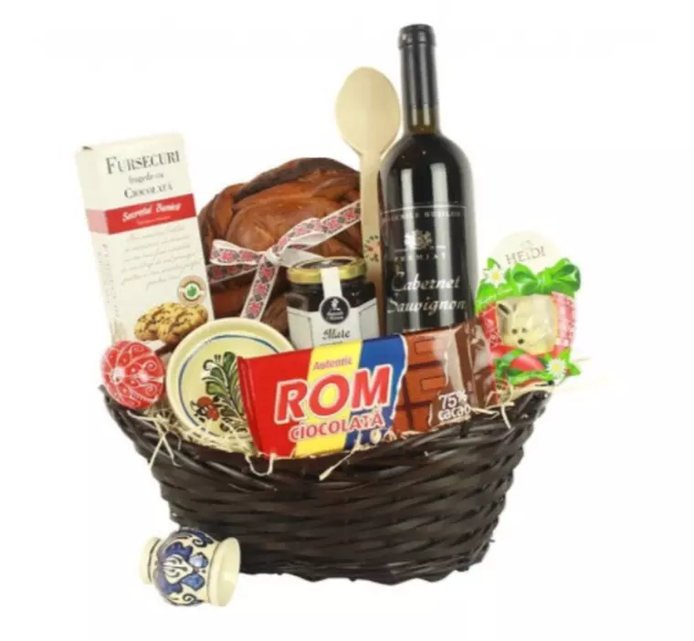 Coșuri cadou de Paște-Coș cadou de Paște cu produse alimentare tradiționale