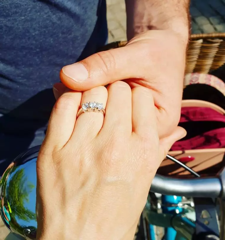 Don Baxter s-a logodit cu Teodora Robobete, blogger culinar