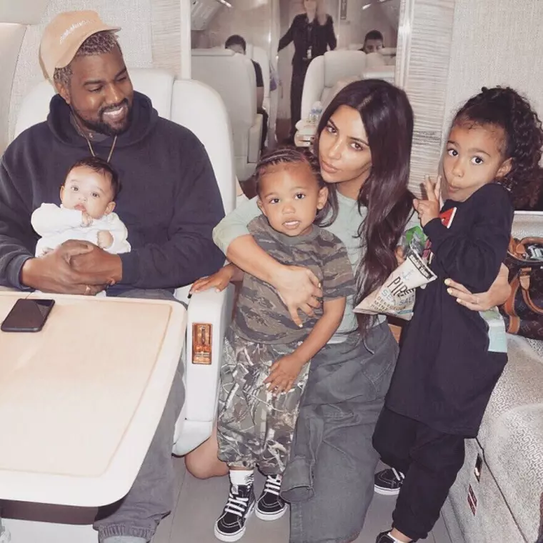 Kim Kardashian, Kanye Wesr si cei trei copii