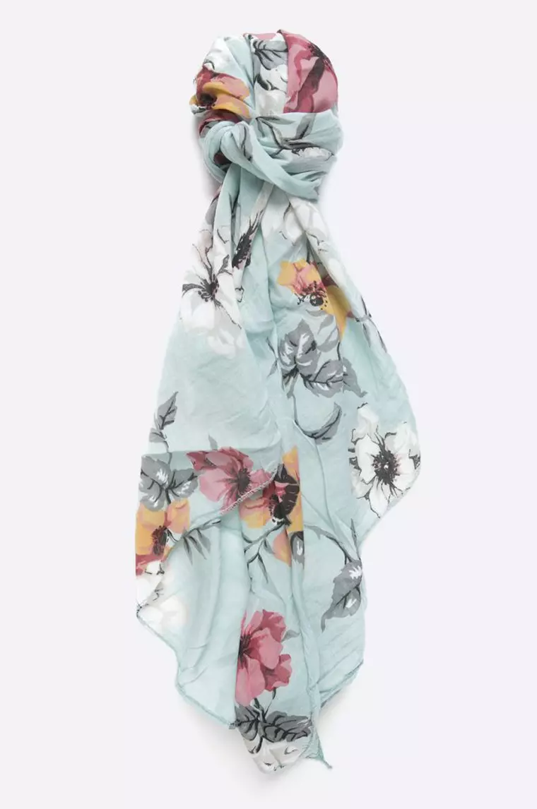 Ce eșarfe se poartă în 2018-eșarfă cu imprimeu floral