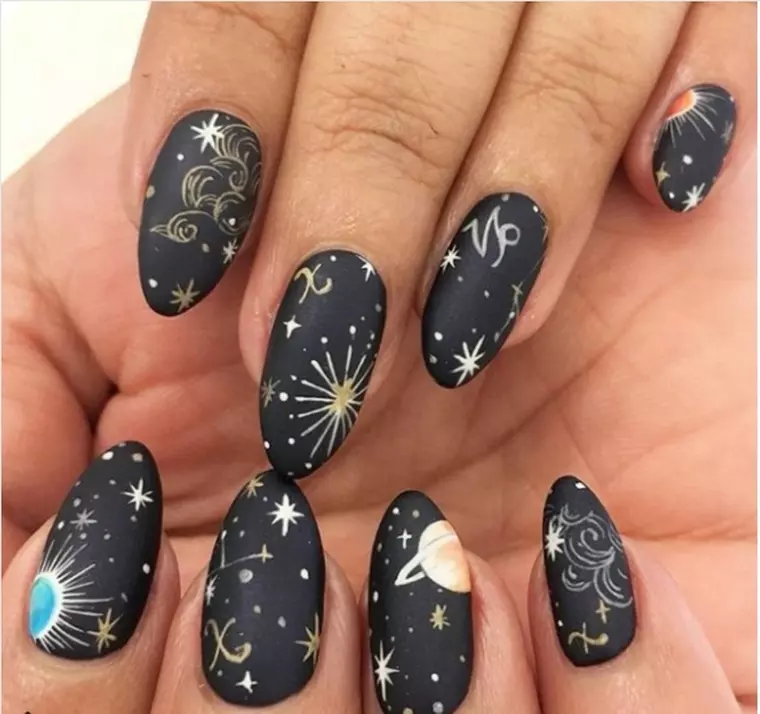 Negative Space Trend manichiura