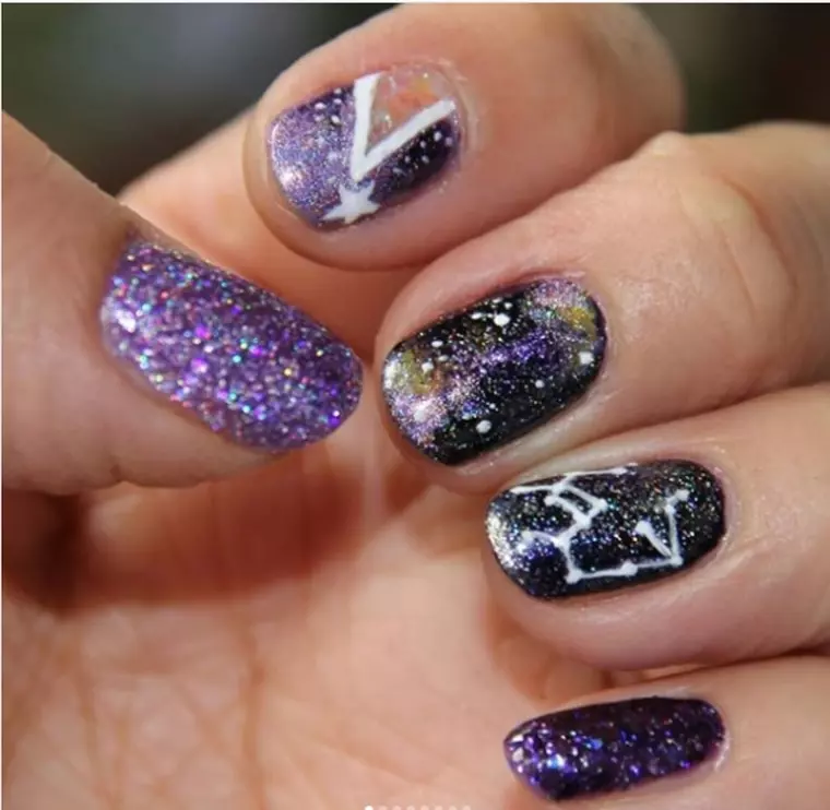 Negative Space trend manichiura