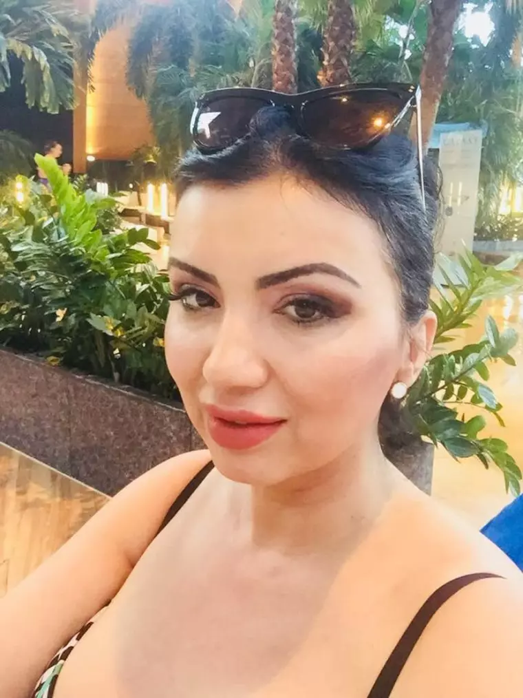 Adriana Bahmuteanu. operatie la nas