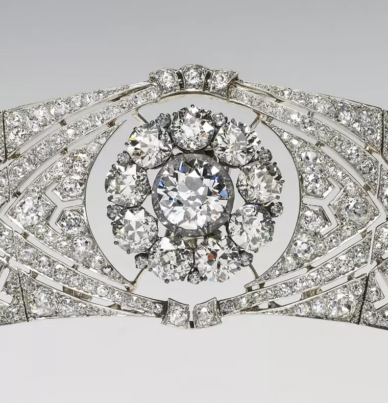 tiara lui meghan