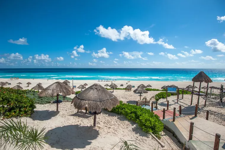 Plaja in Cancun, Mexic