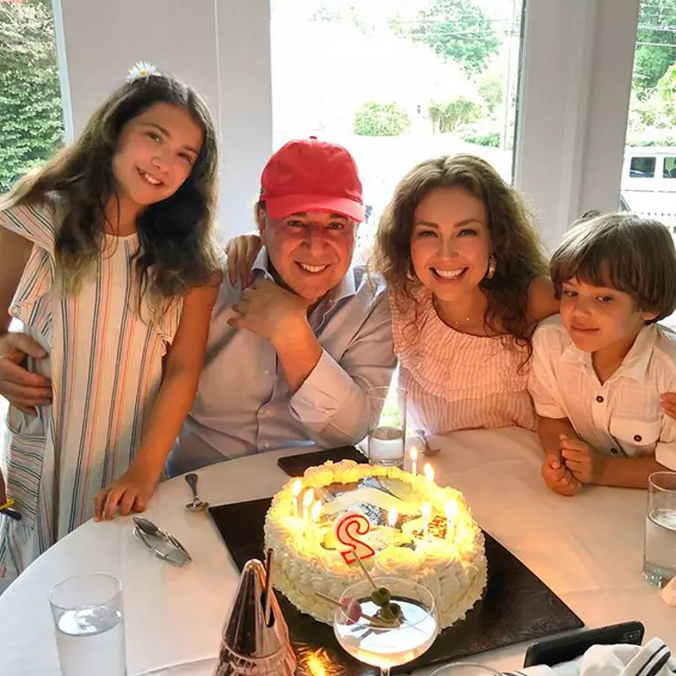 thalia si familia ei