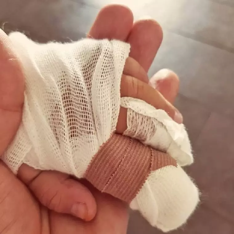 Tataee de la B.U.G Mafia, de urgență la spital. Ce a pățit băiețelul lui
