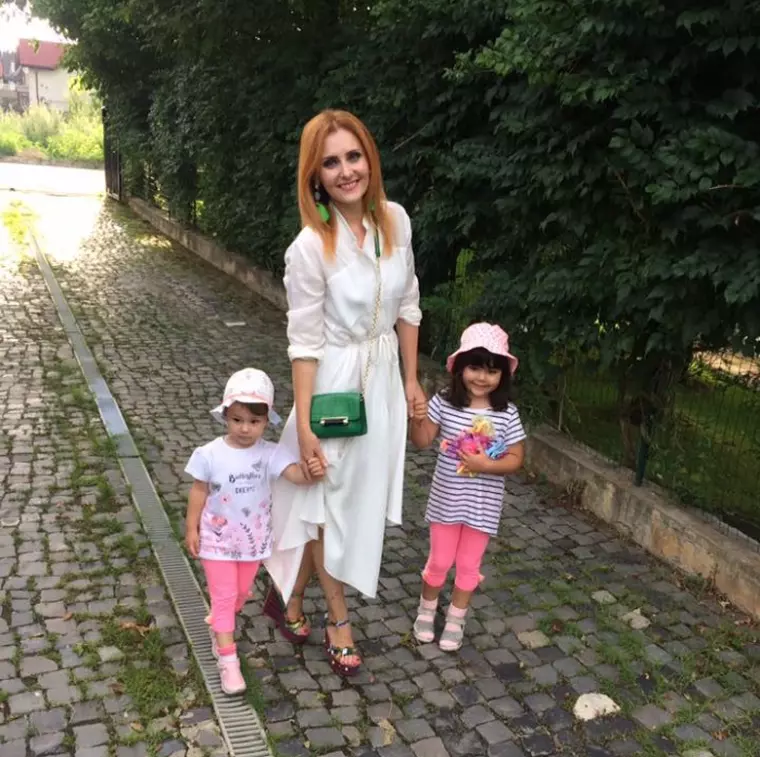 Alina Sorescu si fetitele sale