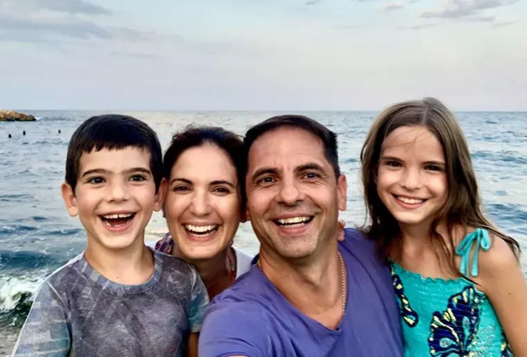 Dan Negru si familia