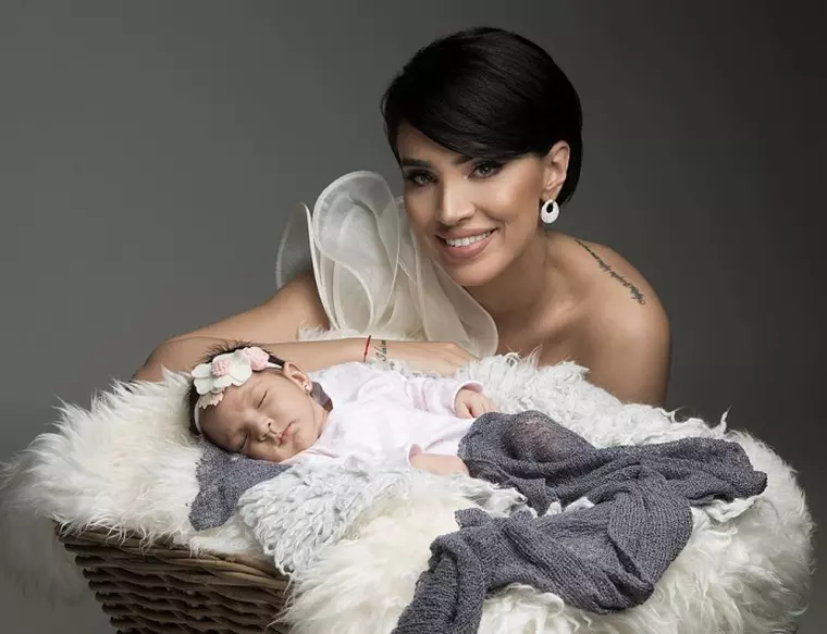 Adelina Pestritu si fiica sa, Zenaida Maria