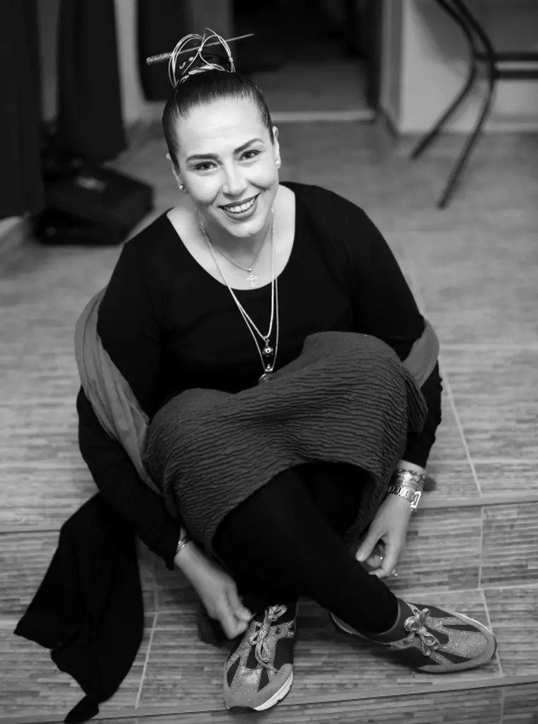 ANA BARTON: “Scriu pentru mine, e o nevoie vitală. De publicat însă, public pentru oameni"