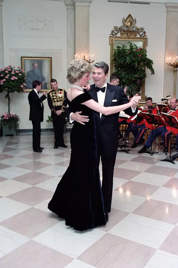 Printesa Diana dansand