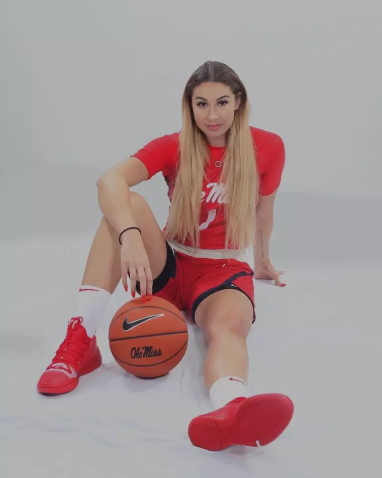 Sarah Dumitrescu - fiica Anamara Prodan