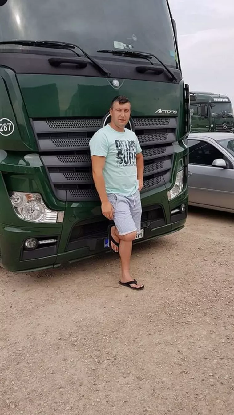 petru melinte in fata unui tir verde