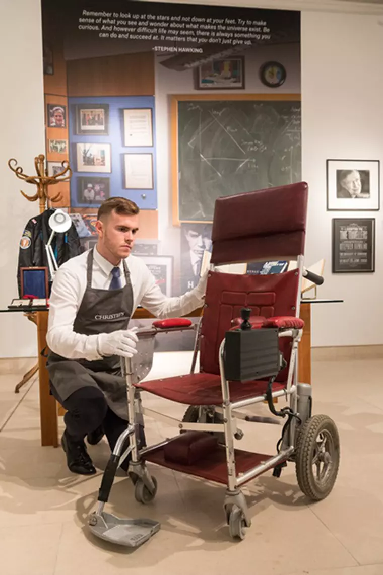 Scaunul cu rotile al lui STEPHEN HAWKING 