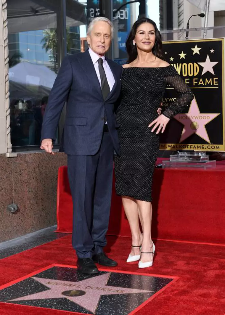 Michael Douglas a primit o stea pe Hollywood Walk of Fame