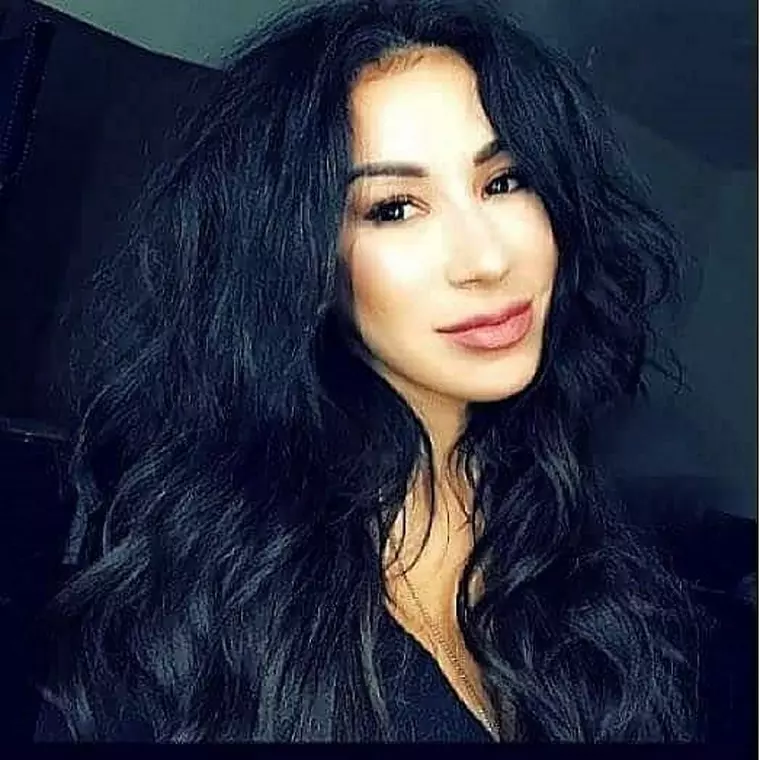 laura avila zambeste